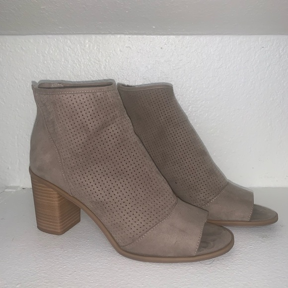 Cream suede heels - Picture 4 of 4